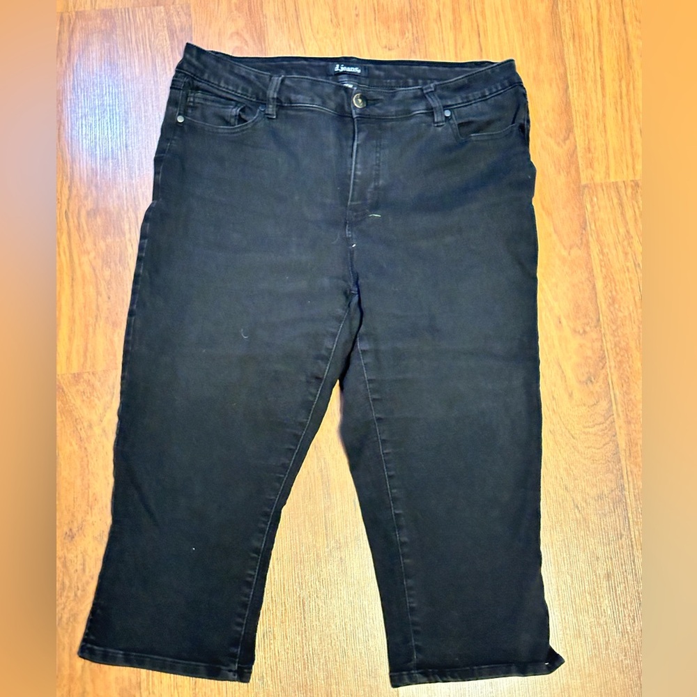 Black Capris - d. jeans - size 16W - Rarely Worn